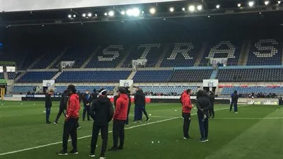 مدرب ليون مُصر على إقصاء برشلونة من دوري الأبطال