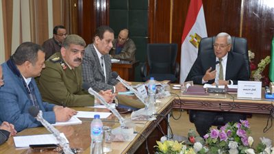 محافظ الدقهلية يستمع لاقتراحات حول نظافة 