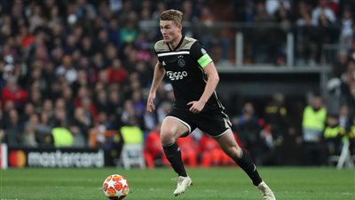 دي ليخت يصدم برشلونة بتصريح مثير