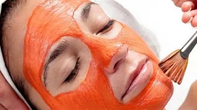 طريقة عمل ماسك الجزر لترطيب الوجه (فيديو)