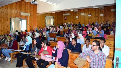 بالشعر والقصايد.. 