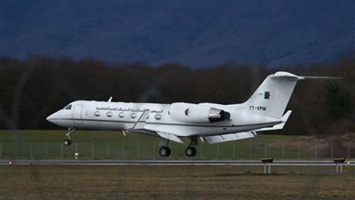 طائرة بوتفليقة تغادر جنيف