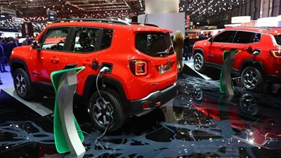 جيب تكشف عن النسخ الهجينة من كومباس ورينيجيد بمعرض جنيف 2019