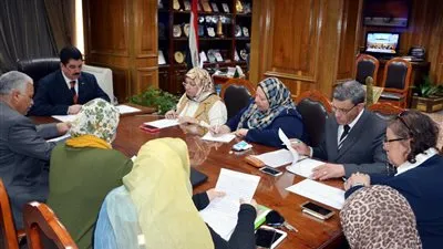 محافظ القليوبية يجتمع بلجنة اختيار الأم المثالية (صور) 