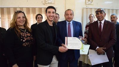 جامعة بني سويف تكرم طلاب 