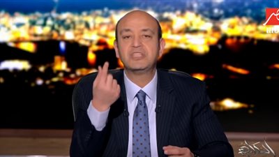 تعليق عمرو أديب على شائعة تعرض عادل إمام لوعكة صحية