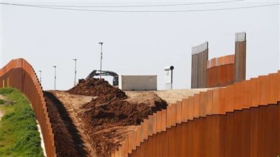 ترامب يطلب من الكونجرس تخصيص 8.6 مليار دولار لبناء الجدار مع المكسيك