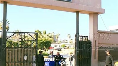 لمساعدته في الإنفاق على أسرته.. 