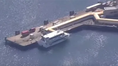 إصابة أكثر من 80 شخصا في اصطدام مركب بـ 