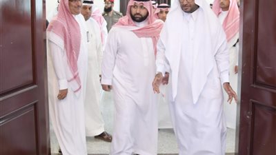 نائب أمير منطقة جازان يتفقد مكتب تحقيق الرؤية بإمارة المنطقة