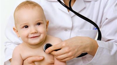 محافظ الإسكندرية: علاج الأطفال من سن يوم حتى ١٨ عام من جميع الأمراض