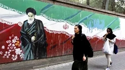 إيران تسجن حقوقية عالمية وتجلدها