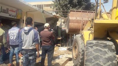 حملة مكبرة بحلوان لإزالة الأكشاك الغير مرخصة (صور)