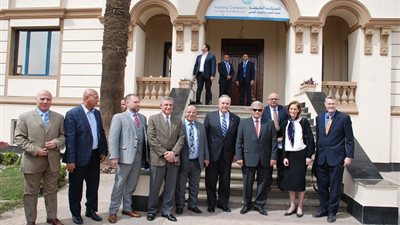 القائم بأعمال السفير الأمريكي بالقاهرة يزور الشركة القابضة ومحطة مياه روض الفرج (صور)