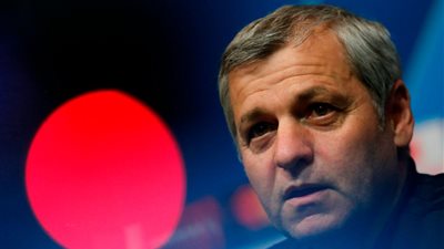 مدرب ليون يكشف عن السيناريو الأقرب أمام برشلونة