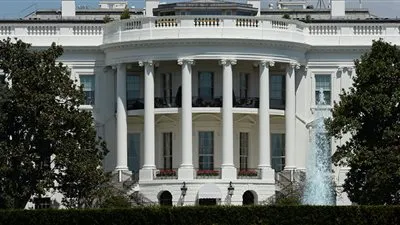 البيت الأبيض يعلن تمديد حالة الطوارئ المتعلقة بإيران عاما آخر