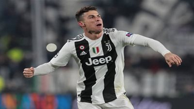 بعد ثلاثية الأتليتكو.. رونالدو يتفوق على ميسي برقم مميز