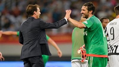 مدرب يوفنتوس يوجه رسالة مثيرة إلى بوفون