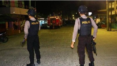 زوجة إرهابي تفجر نفسها مع ابنها بإندونيسيا