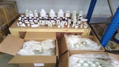 ضبط كمية من المواد المحظور استيرادها بمطار القاهرة