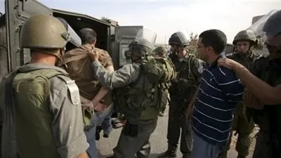 قوات الاحتلال تعتقل 51 فلسطينيا خلال 24 ساعة
