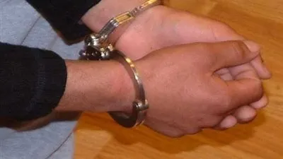 القبض على عاطل لفرضه إتاوات أمام التأمين الصحي ببنها