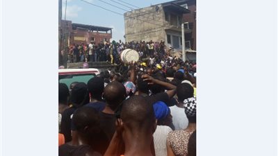 المشاهد الأولى لانهيار مدرسة في أكبر مدن نيجيريا 