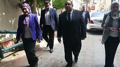 رئيس جامعة حلوان يتفقد كلية الفنون التطبيقية بعد حصولها على الجودة