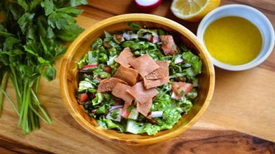 طريقة تحضير سلطة الفتوش اللبنانية اللذيذة