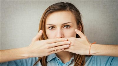 تعرفي على أفضل الطرق للتخلص من رائحة الفم الكريهة