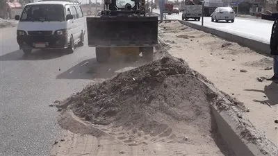 إصابة سائق في انقلاب مقطورة تابعة لشرطة رصف الطرق بالفيوم