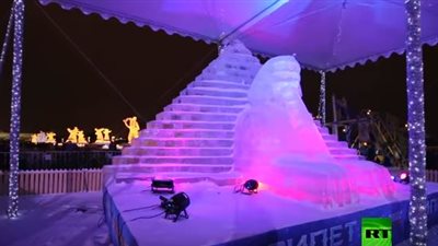 شاهد.. معالم الحضارة المصرية منحوتة بالجليد في موسكو