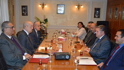    وزيرا قطاع الأعمال والإسكان يشهدان توقيع بروتوكول تعاون بين 