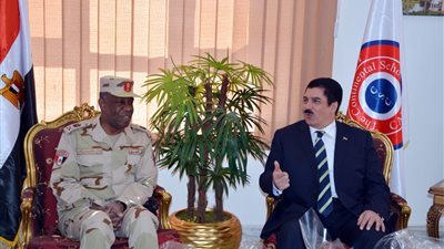 قائد قوات الدفاع الشعبي يستعرض طرق وآليات التصدي للعمليات الإرهابية بسيناء..ويؤكد :إنحيازنا لارادة الشعب المصري (صور)