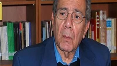 حمدي رزق ناعيًا نبيل زكي: أحبه أهل اليمين رغم كونه من اليسار