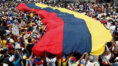 واشنطن تمنع 340 فنزويلياً بينهم 107 دبلوماسيين من دخول أراضيها