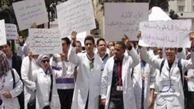 أطباء 2017 يطالبون بضم الامتياز لسنوات العمل ويهددون بالإضراب.. والنقابة تتدخل (تقرير)
