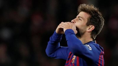 أول تعليق من بيكيه على مواجهة مانشستر يونايتد