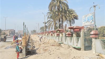 حملات بكافة القطاعات الخدمية ورفع مخلفات وإزالة قمامة وتطوير مدخل مركز منفلوط بأسيوط (صور)