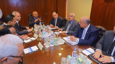 وزير النقل يتابع معدلات تنفيذ مشروعات 