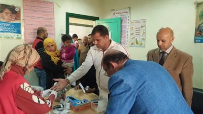 وكيل صحة الشرقية يوجه فريق المديرية الطائر لإنجاز أعمال المبادرة بإنشاص (صور)