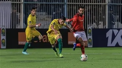 الأهلي يتقدم على شبية الساورة في الشوط الأول بثنائية مروان محسن