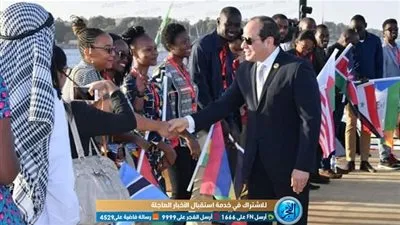 السيسي يقوم بجولة نيلية مع مجموعة من الشباب الإفريقي والعربي بأسوان (صور)