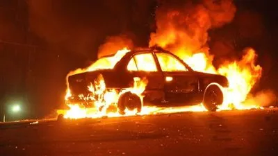 تفحم أسرة في سيارتهم بسبب السرعة على طريق 