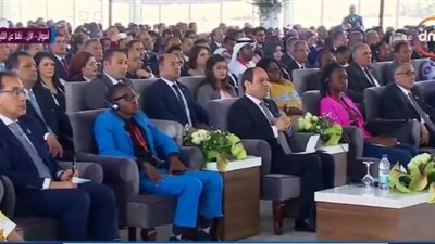 السيسي: وجدت مشكلة في التواصل مع الشباب.. وأحدهم اقترح الحل