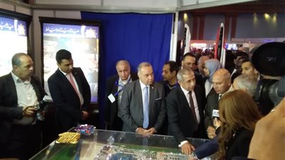 وزير النقل خلال زيارته لميناء الإسكندرية: 