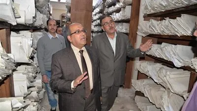 جولة مفاجئة لرئيس مياه الإسكندرية لمتابعة العمل في فروع الرمل والمندرة (صور)