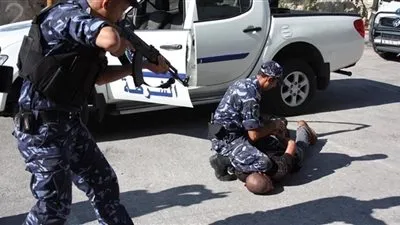 حماس تقتحم مخيم الشاطي وتخطف كوادر فتح في غزة