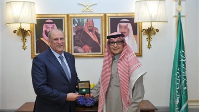 بخاري يناقش المستجدات الدولية مع وزير الإعلام اللبناني