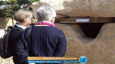 نائبة وزير التعليم الألماني وعميدة كلية النسيج تزوران مسلة سنوسرت في المطرية (صور)